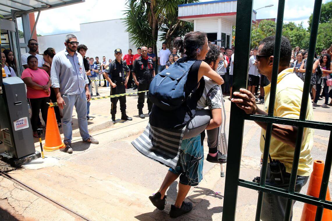 Candidatos chegam para as provas do Enem (Foto: Wilson Dias | Agência Brasil).