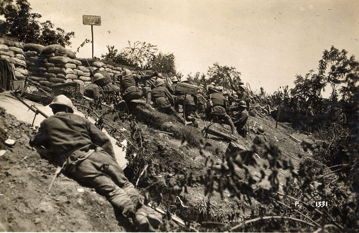 Forças italianas ao longo do perímetro defensivo no rio Piave (Foto: Exército Italiano | Wikimedia).