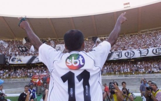 Curiosidade: em 2001, durante a final da Copa João Havelange, o Vasco estampou gratuitamente a logomarca da emissora SBT. O motivo? Uma "provocação" do então presidente do clube, Eurico Miranda, à Globo. Isso só foi juridicamente possível pois, naquele ano, o parágrafo 5º do Art. 27-A da Lei Pelé (e que foi revogado com a MP 984), ainda não havia sido adicionado à mesma. Portanto, imagens e situações como esta, hoje, poderão voltar a acontecer).