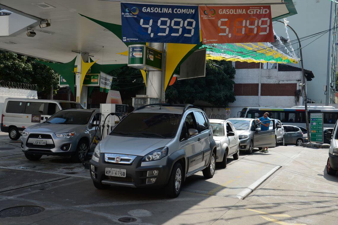 Greve dos caminhoneiros provoca fila para abastecimento no Rio (Foto: Tomaz Silva | Agência Brasil).