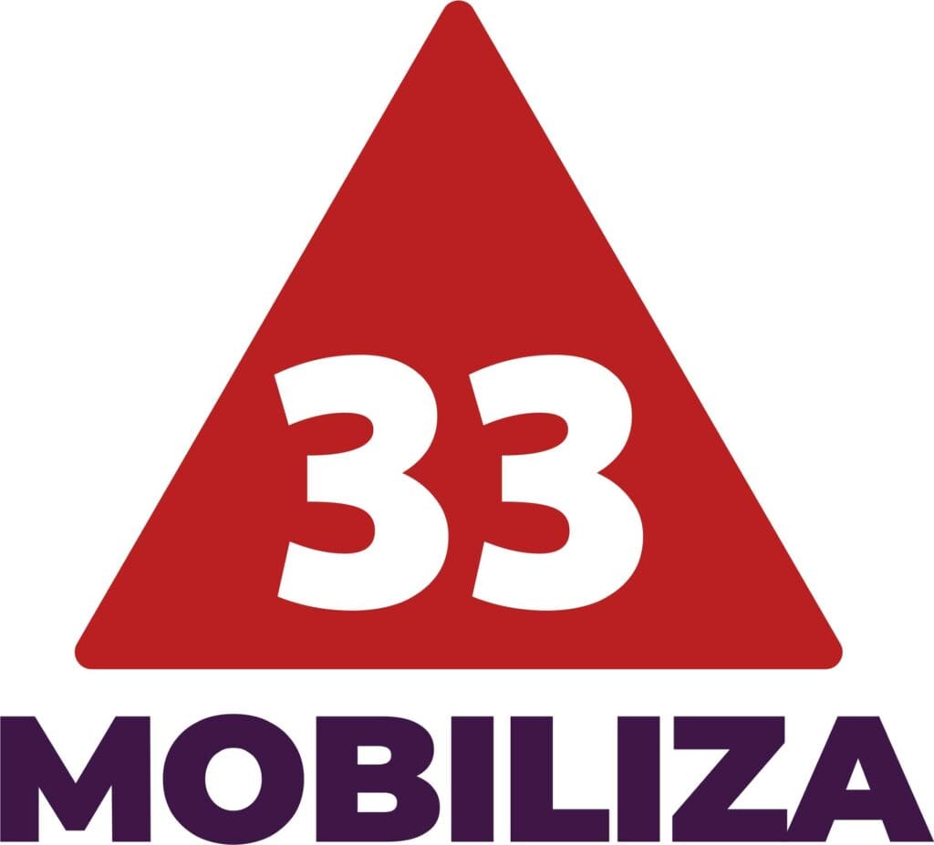 Logo do partido MOBILIZA. Imagem com fundo branco, um trinângulo vermelho com o número do partido, 33, em branco, inserido dentro, por fora na parte inferior do triângulo está a sigla do partido (MOBILIZA) em roxo. 