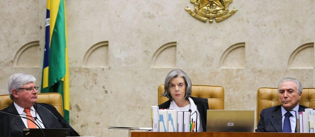 Procurador-geral da República, Rodrigo Janot, presidente do STF, Cármen Lúcia, e presidente da República, Michel Temer, em outubro de 2016. 