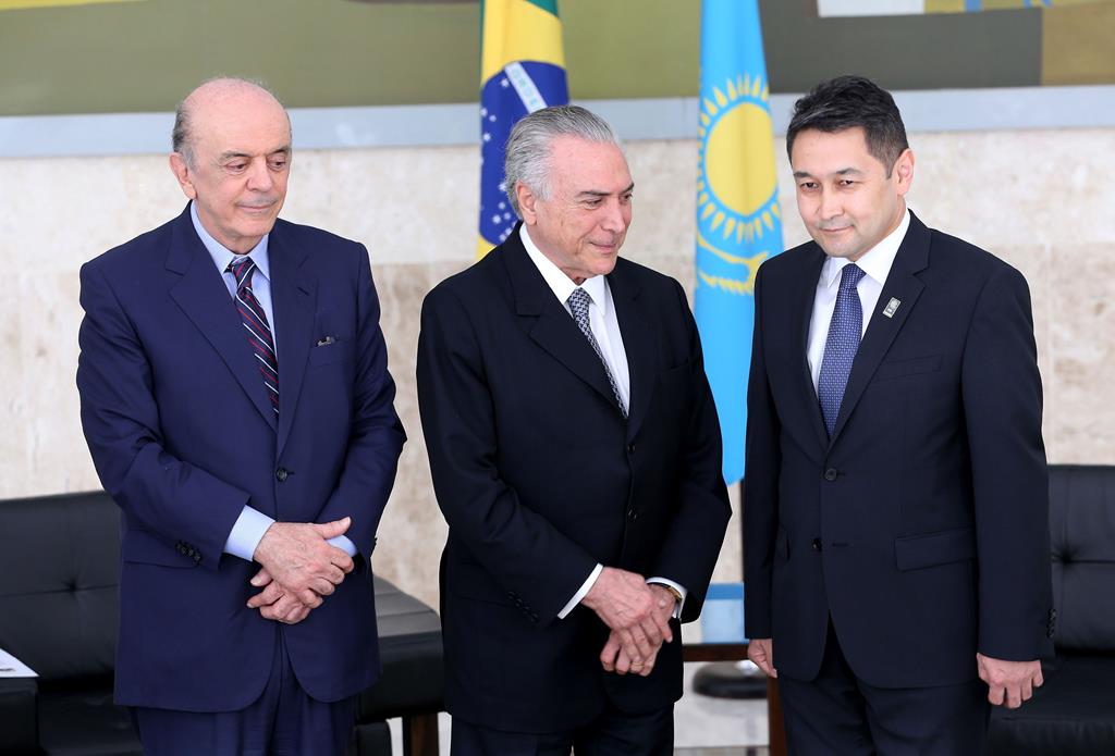 politica-externa-quem-faz-temer-serra