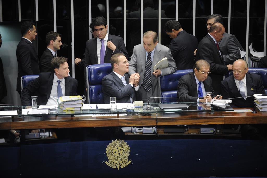 senado-federal-politicos-aposentadoria