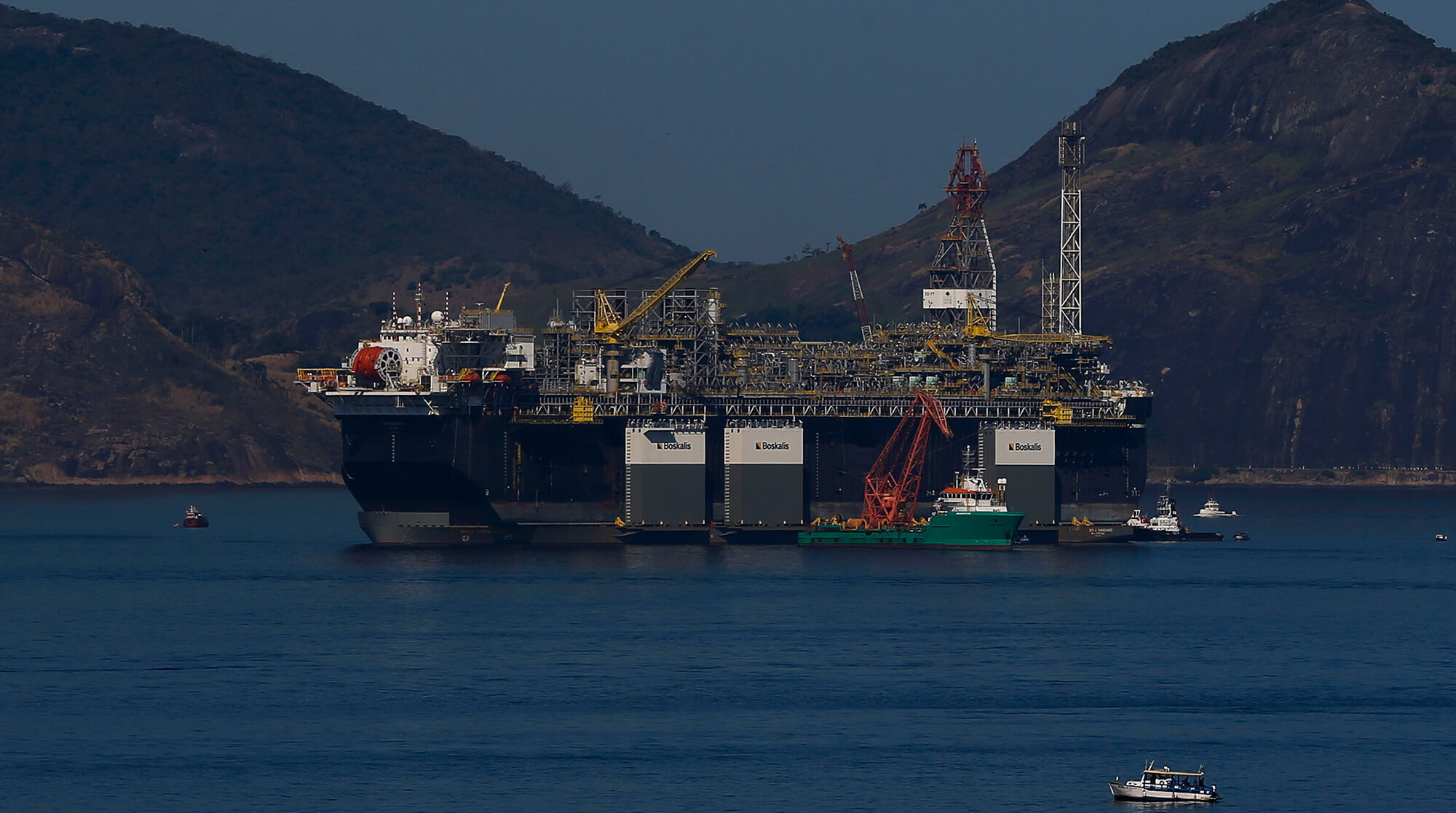 Na imagem, plataforma de petróleo da Petrobras. Conteúdo sobre nova crise de petróleo e bolsa de valores