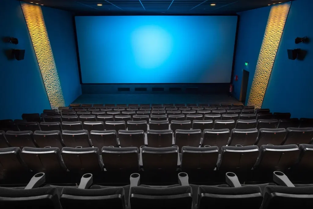 Sala de cinema. Texto sobre a ancine.