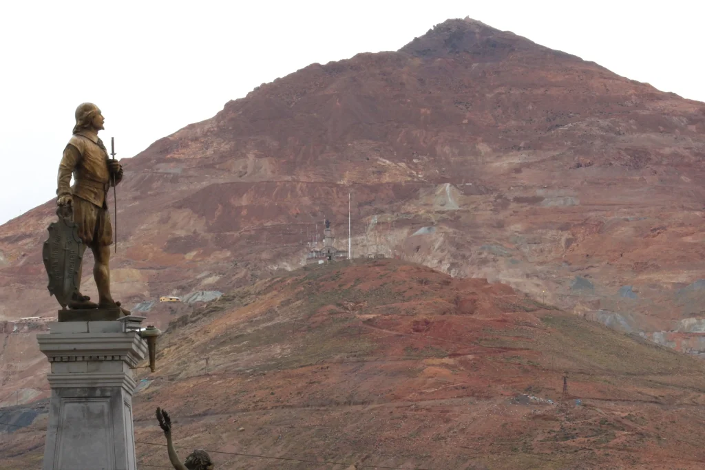 Imagem de Cerro Rico de Potosí, na Bolívia.