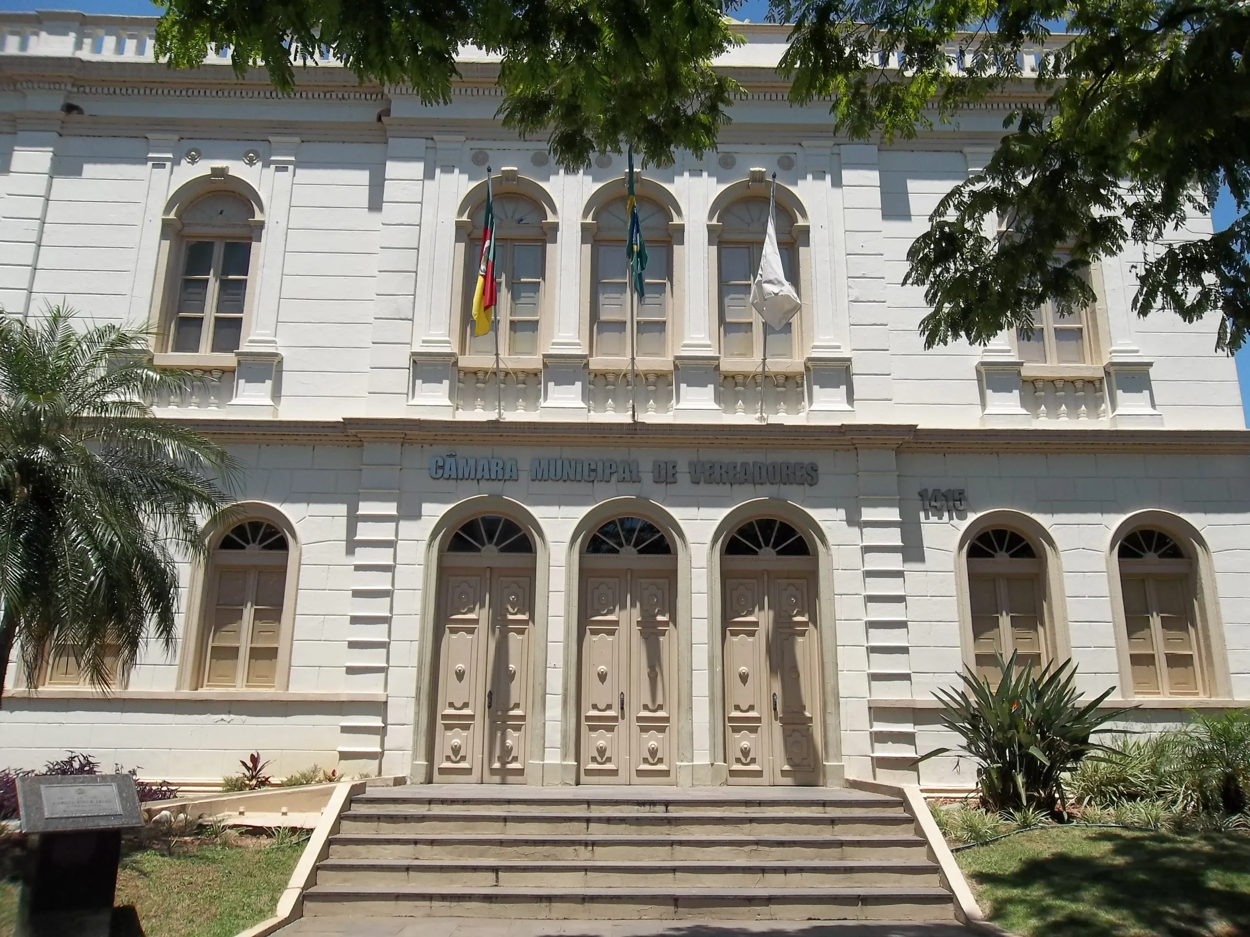 Câmera Municipal de Vereadores no Rio Grande do Sul, onde o vereador exerce seu papel.