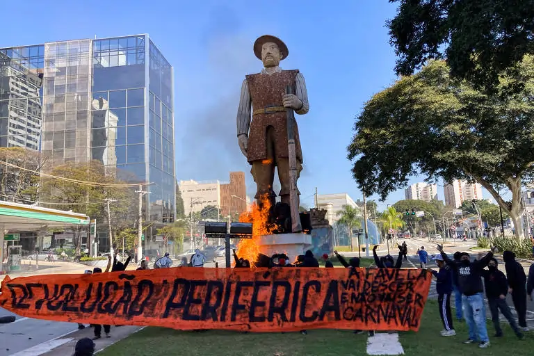 Começo da manifestação ao redor da Estátua de Borba Gato