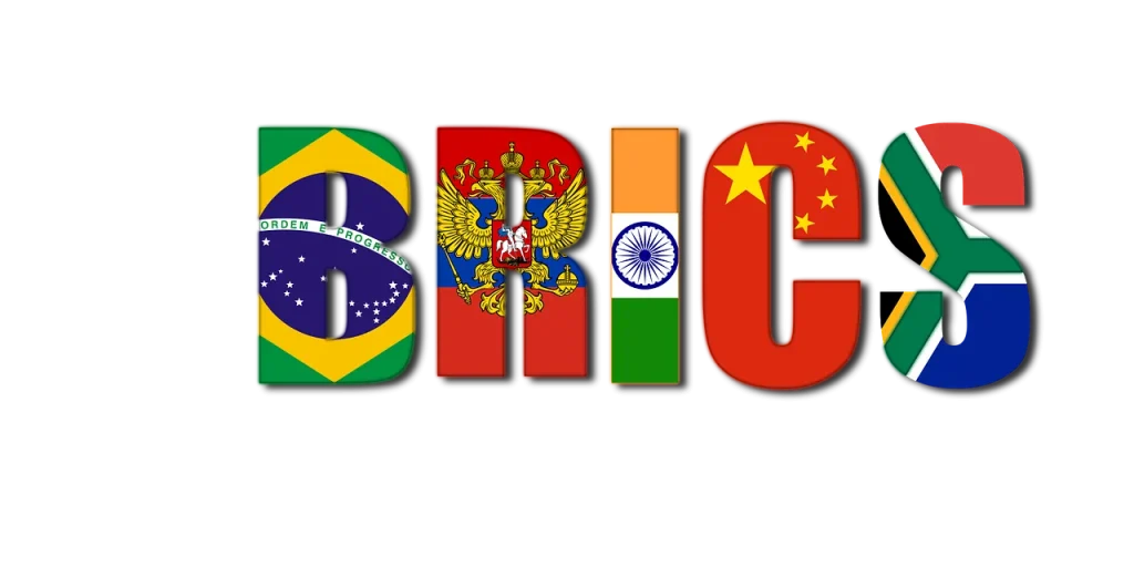 Logo do BRICS com cada letra com a ilustração da bandeira do respectivo país que leva aquela inicial. 