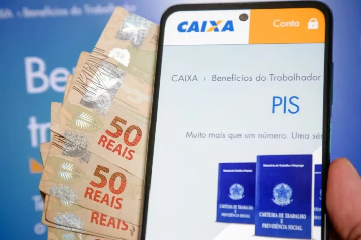 Aplicativo da Caixa Econômica Federal. Texto sobre abono salarial PIS/PASEP.