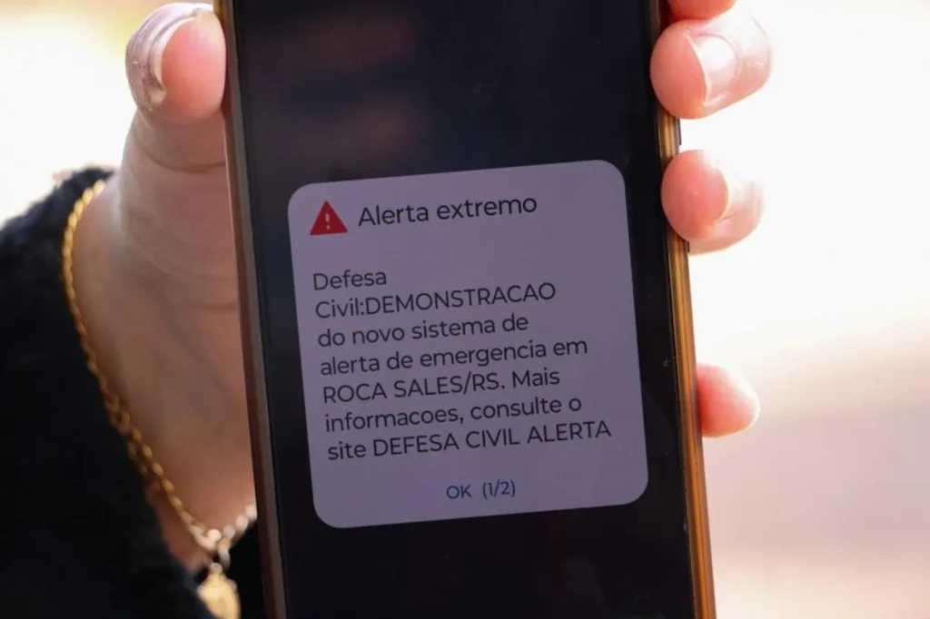 Exemplo de alerta da defesa civil em um aparelho celular.